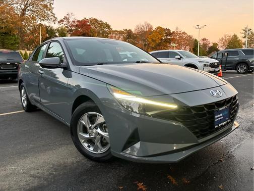 2023 Hyundai ELANTRA SE