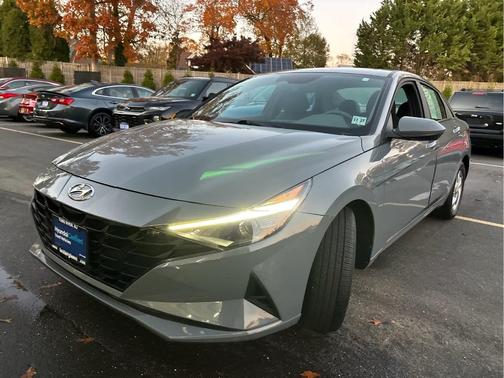 2023 Hyundai ELANTRA SE