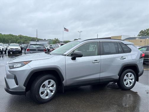 2020 Toyota RAV4 LE