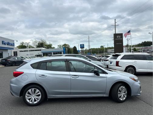 Ice Silver Metallic 2018 Subaru Impreza 2.0i