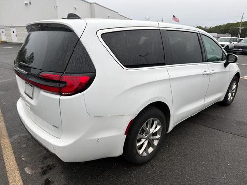 Bright White Clearcoat 2023 Chrysler Pacifica Touring-L
