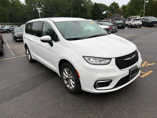 Bright White Clearcoat 2023 Chrysler Pacifica Touring-L
