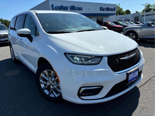 Bright White Clearcoat 2023 Chrysler Pacifica Touring-L