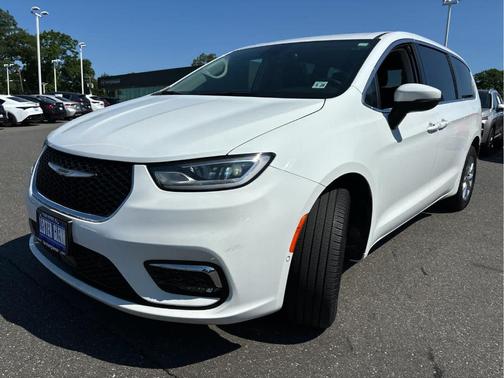 Bright White Clearcoat 2023 Chrysler Pacifica Touring-L