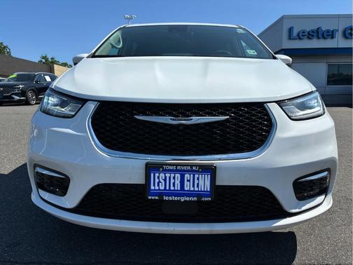 Bright White Clearcoat 2023 Chrysler Pacifica Touring-L