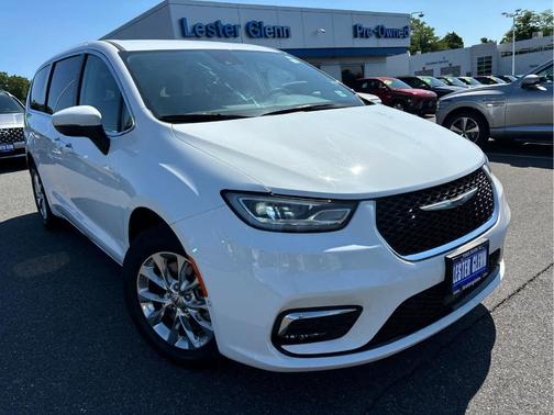 Bright White Clearcoat 2023 Chrysler Pacifica Touring-L