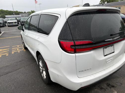 Bright White Clearcoat 2023 Chrysler Pacifica Touring-L