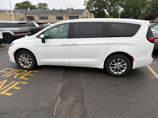 Bright White Clearcoat 2023 Chrysler Pacifica Touring-L