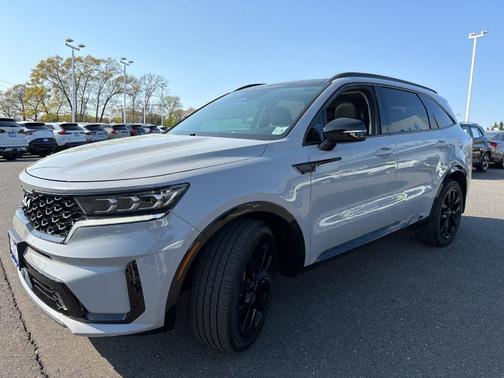Wolf Gray 2023 Kia Sorento SX