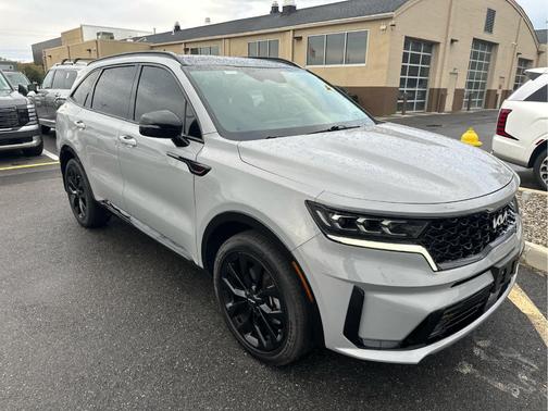 Wolf Gray 2023 Kia Sorento SX