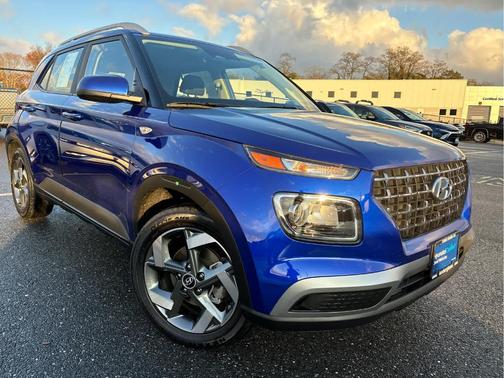 2023 Hyundai VENUE SEL