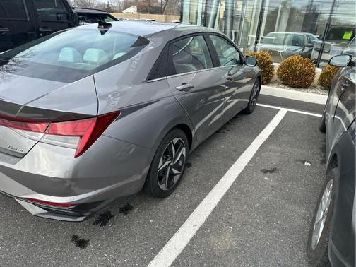 2023 Hyundai ELANTRA Limited