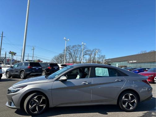 2023 Hyundai ELANTRA Limited