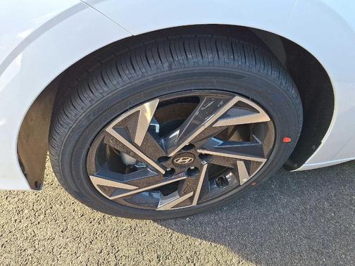 2025 Hyundai ELANTRA HEV SEL