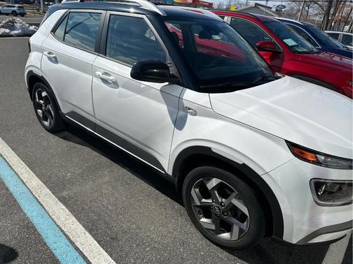 2023 Hyundai VENUE Limited