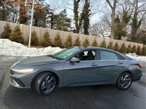 2024 Hyundai ELANTRA SEL