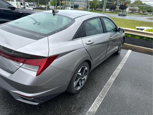 Metal 2023 Hyundai ELANTRA Limited