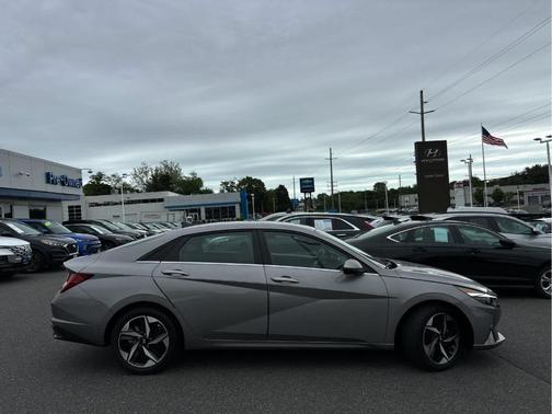 Metal 2023 Hyundai ELANTRA Limited