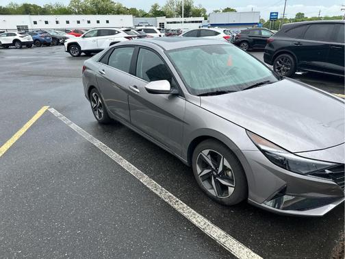 Metal 2023 Hyundai ELANTRA Limited