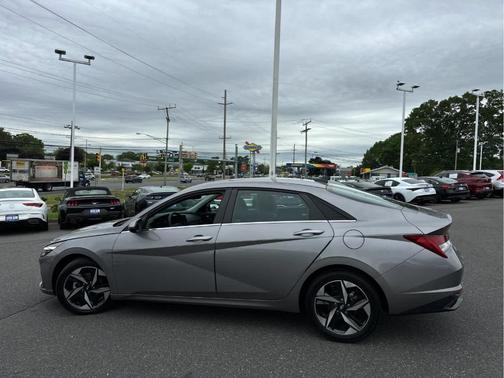 Metal 2023 Hyundai ELANTRA Limited