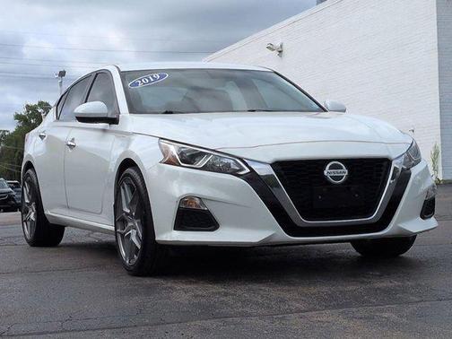 Glacier White 2019 Nissan Altima 2.5 S