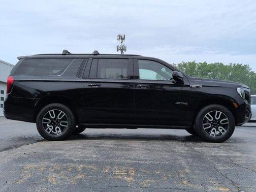 Onyx Black 2023 GMC Yukon XL AT4