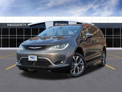 Granite Crystal Clearcoat Metallic 2017 Chrysler Pacifica Limited