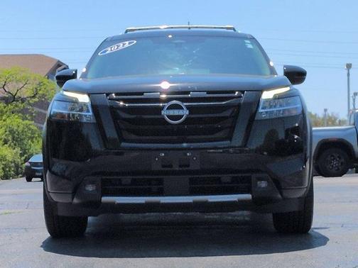 Black 2022 Nissan Pathfinder SL