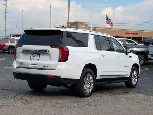 2022 GMC Yukon XL SLT