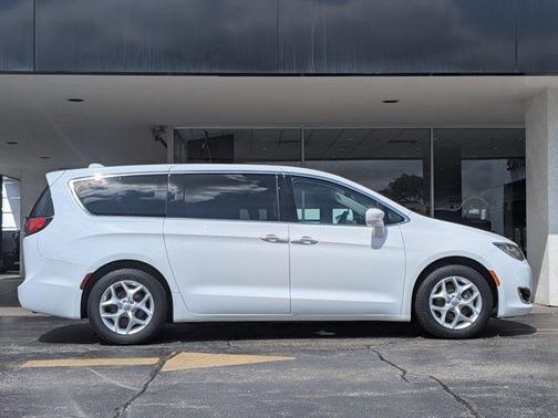 2018 Chrysler Pacifica Touring Plus