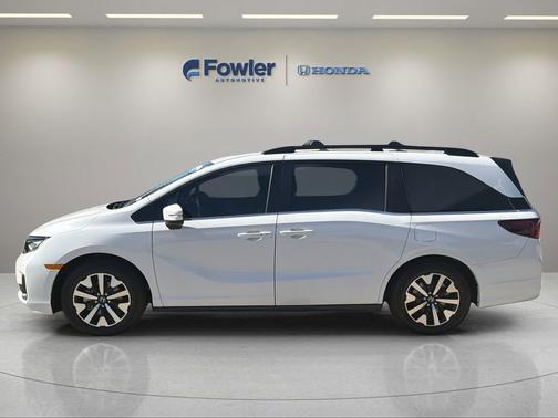 Platinum White Pearl 2026 Honda Odyssey