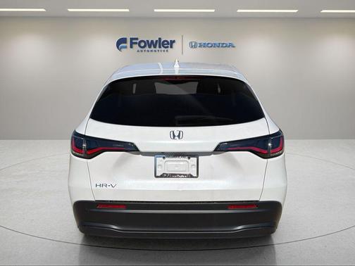 Platinum White Pearl 2026 Honda HR-V LX
