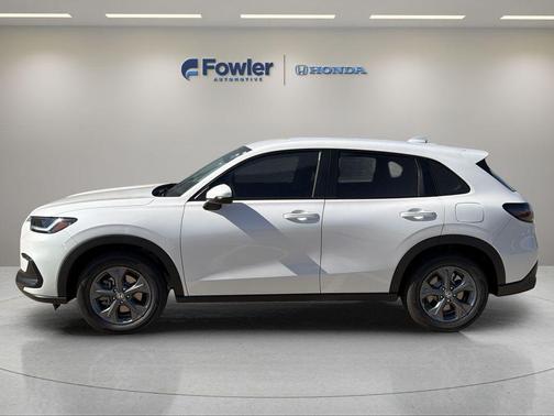 Platinum White Pearl 2026 Honda HR-V LX