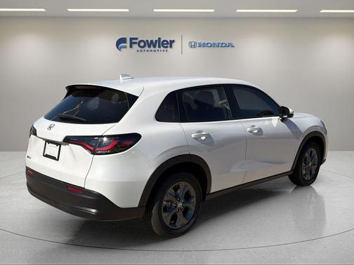 Platinum White Pearl 2026 Honda HR-V LX