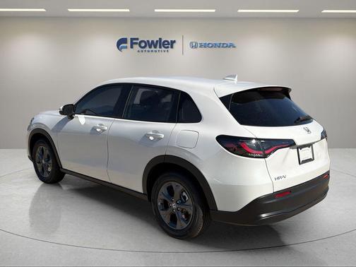 Platinum White Pearl 2026 Honda HR-V LX