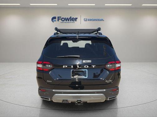 Crystal Black Pearl 2026 Honda Pilot Elite