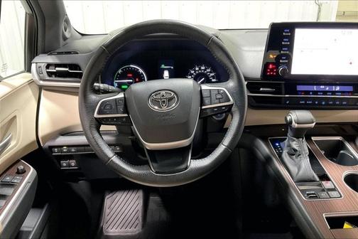 Ruby Flare Pear 2022 Toyota Sienna XLE