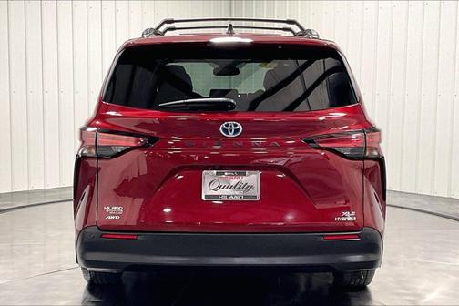 Ruby Flare Pear 2022 Toyota Sienna XLE
