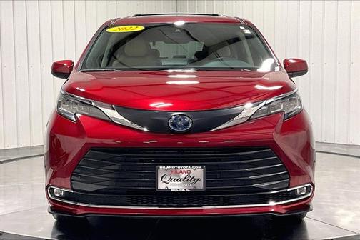 Ruby Flare Pear 2022 Toyota Sienna XLE