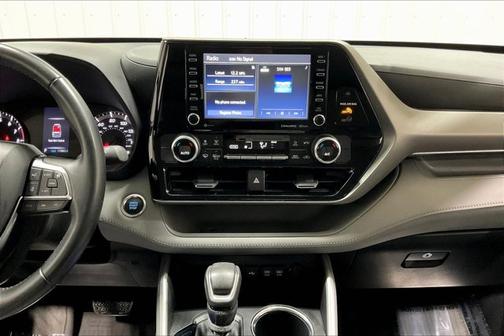 2020 Toyota Highlander LE