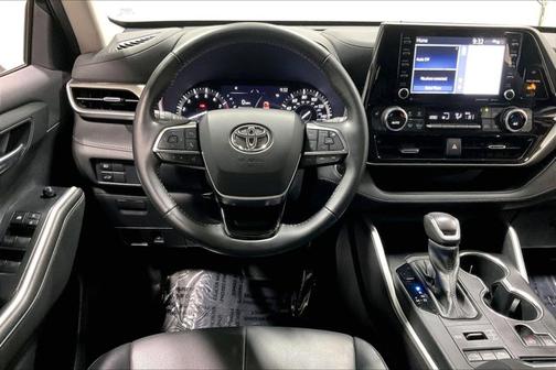Midnight Black 2021 Toyota Highlander XLE