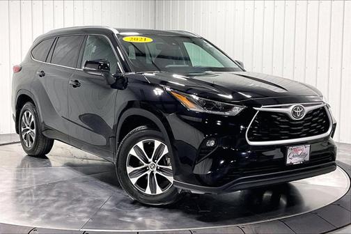 Midnight Black 2021 Toyota Highlander XLE