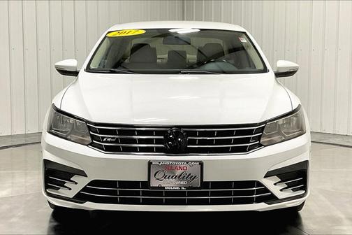 2017 Volkswagen Passat R-Line w/Comfort Pkg