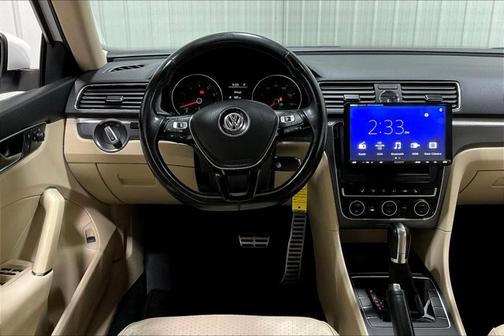 2017 Volkswagen Passat R-Line w/Comfort Pkg