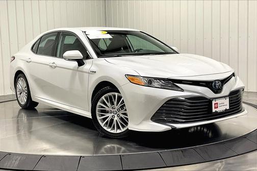 2020 Toyota Camry Hybrid XLE