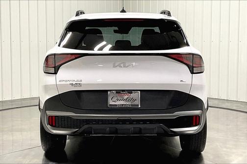 Glacial White Pearl 2023 Kia Sportage X-Line