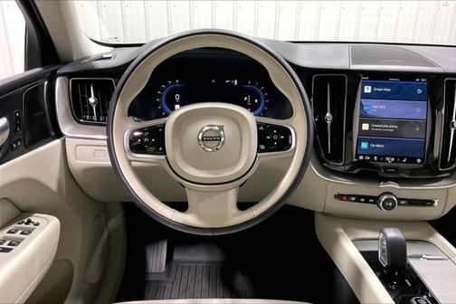 2023 Volvo XC60 Plus Dark Theme