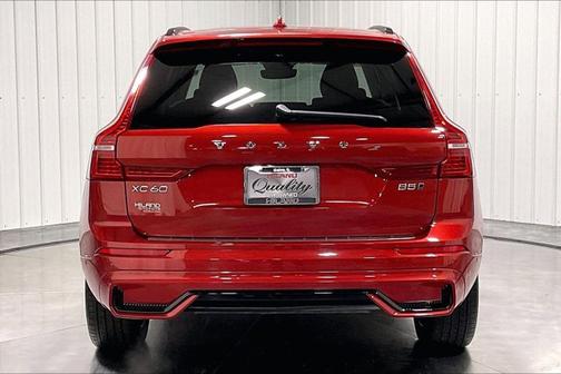 2023 Volvo XC60 Plus Dark Theme