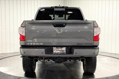 2022 Nissan Titan SV