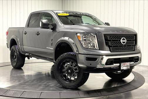 2022 Nissan Titan SV